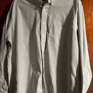 Chaps Men's Classic Gray Button-Down Shirt